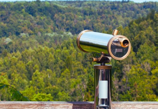 2. Widok z Kamieniołomu – zakup i montaż lunet widokowych, lunety astronomicznej oraz miejsc do siedzenia w Kamieniołomie